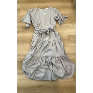 NWT Ivy City Co Haley Midi in Gray Faux Wrap Cotton Tiered Dress Size Small
